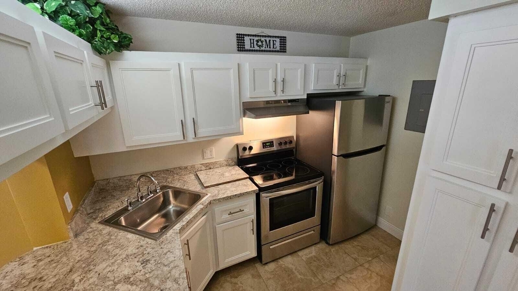 205 Foxtail Drive - Photo 2