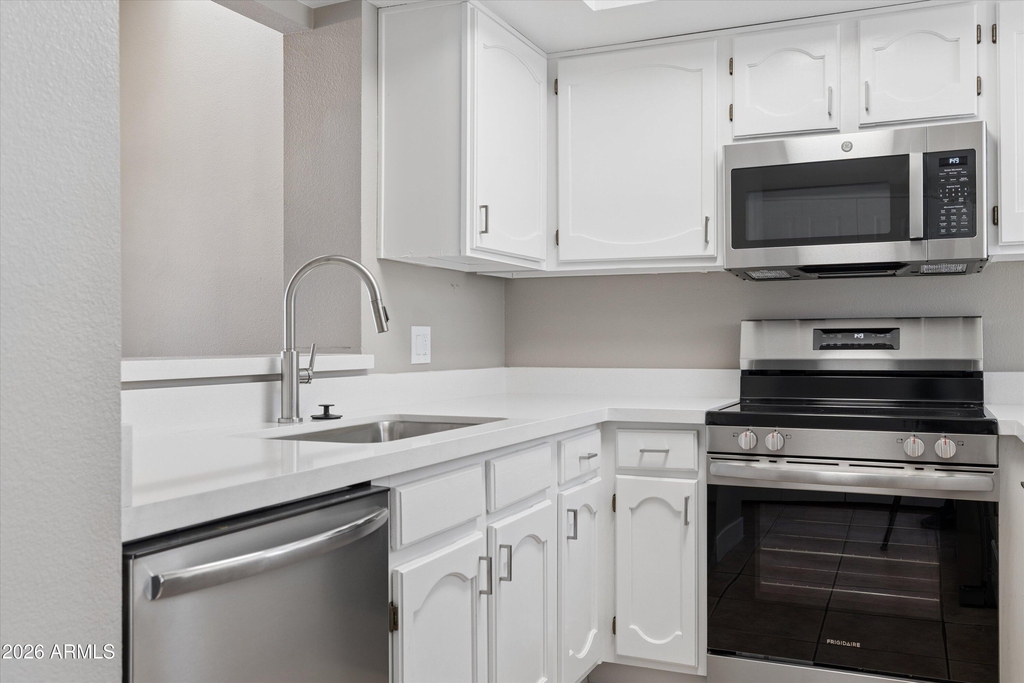 11011 N 92nd Street - Photo 7