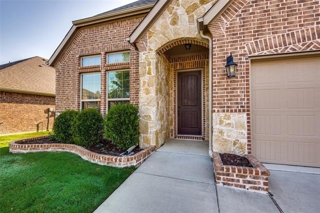 309 Harcourt Avenue - Photo 1