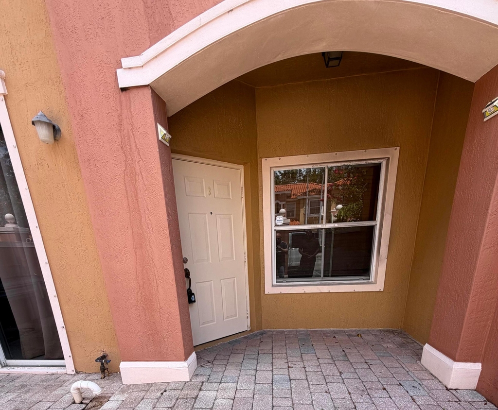 765 Sw 107th Avenue - Photo 1