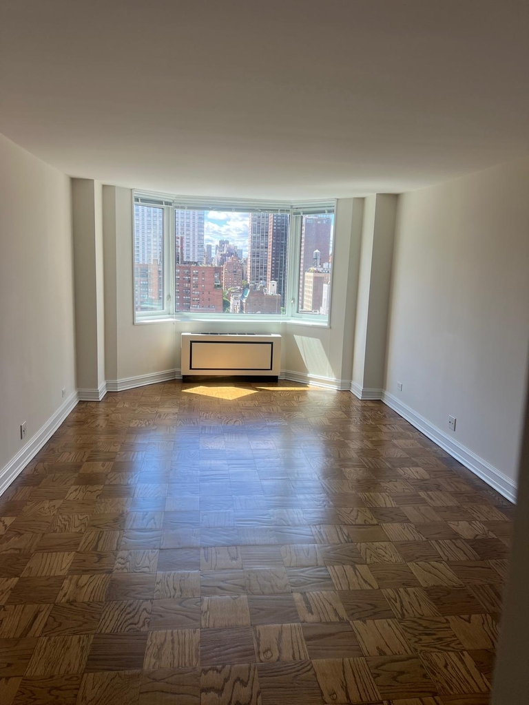 East 71st Street - Photo 4
