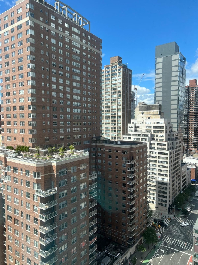 East 71st Street - Photo 7