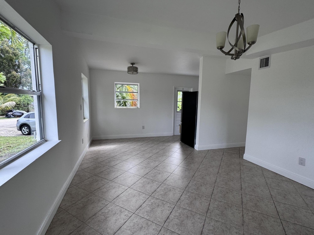 4310 Ne 13th Avenue - Photo 3