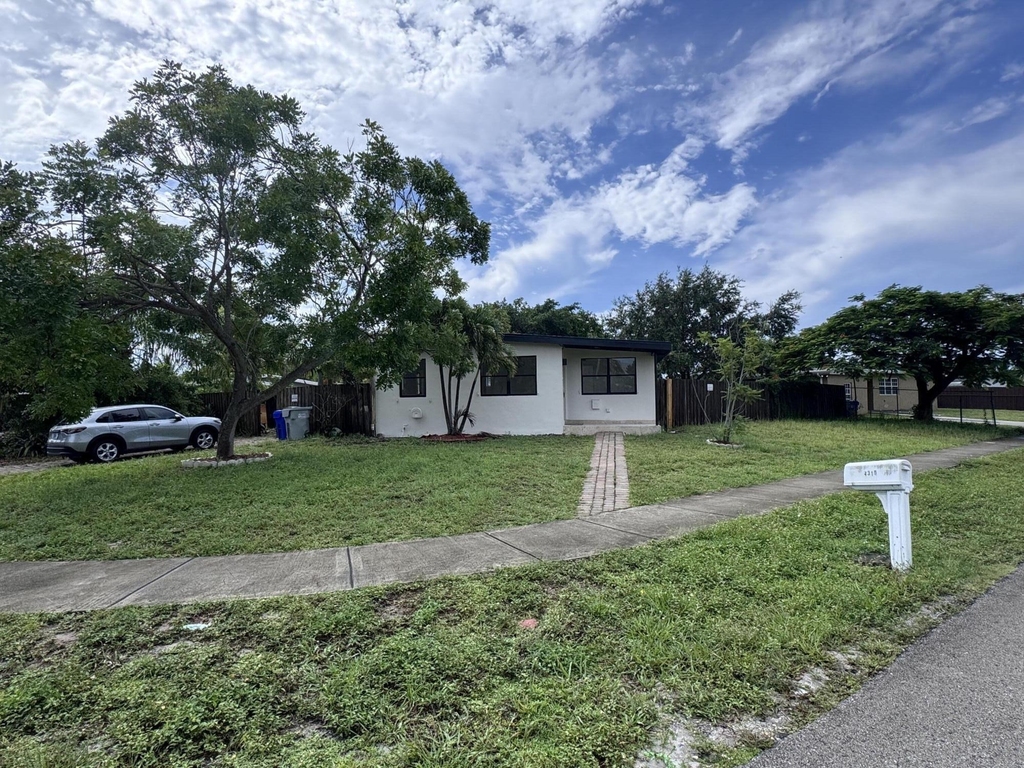 4310 Ne 13th Avenue - Photo 0
