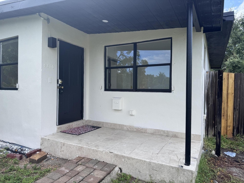 4310 Ne 13th Avenue - Photo 2