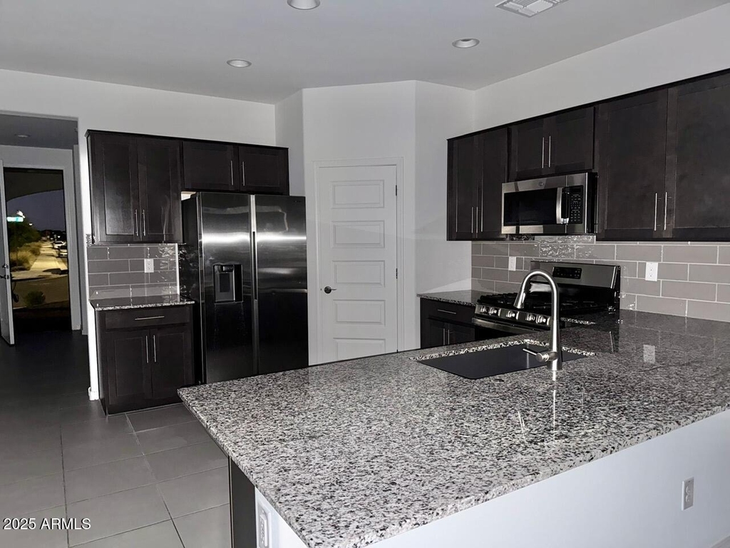 8905 W Orange Drive - Photo 4