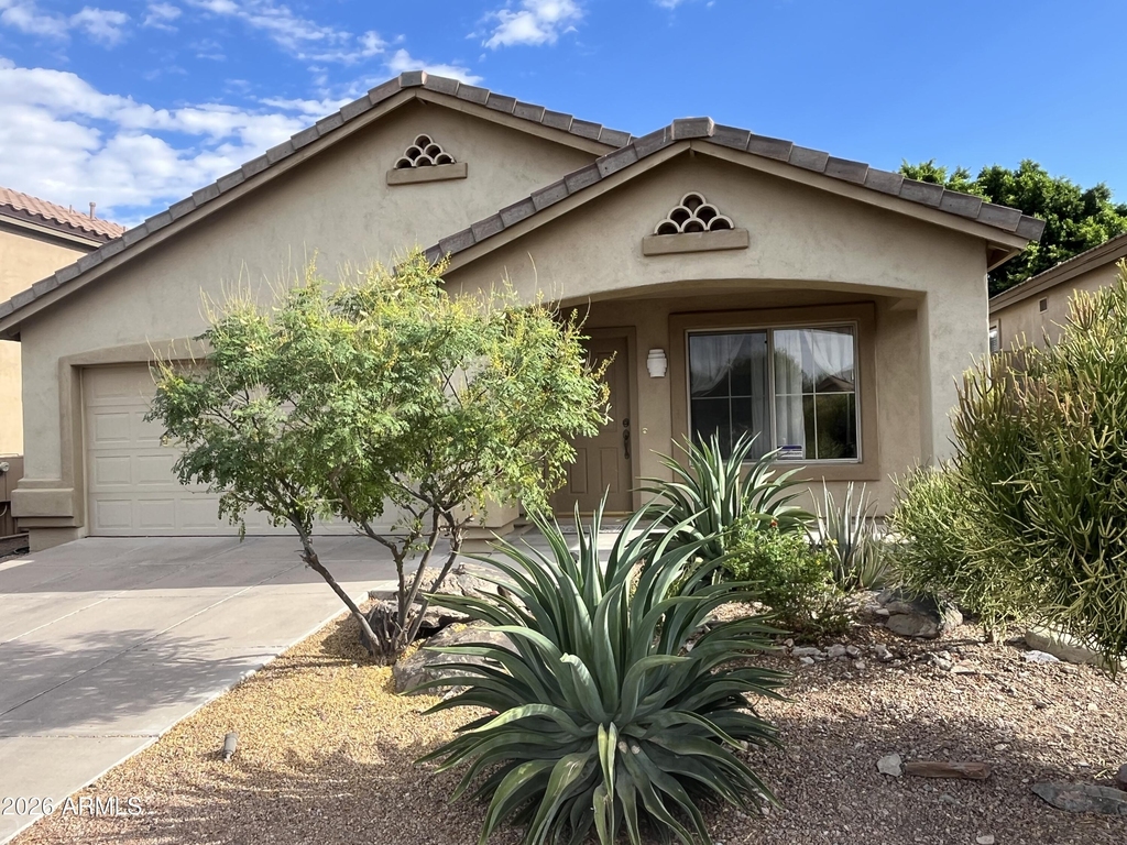 10460 E Hillery Drive - Photo 0