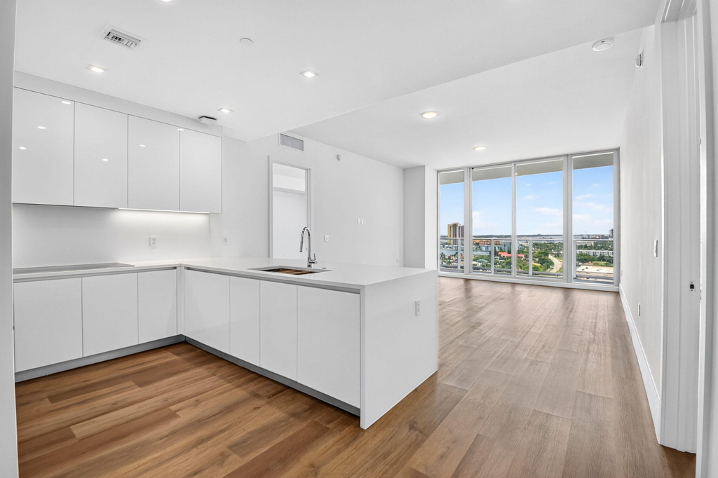 220 Lake Shore Drive - Photo 2