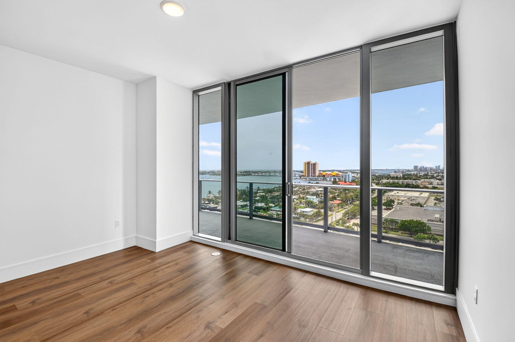 220 Lake Shore Drive - Photo 5