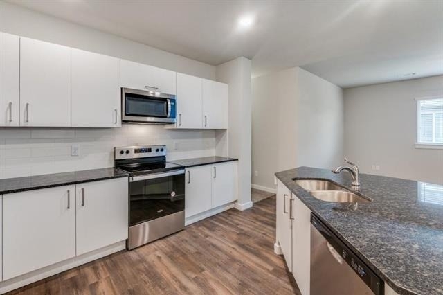 640 Blackland Drive - Photo 3