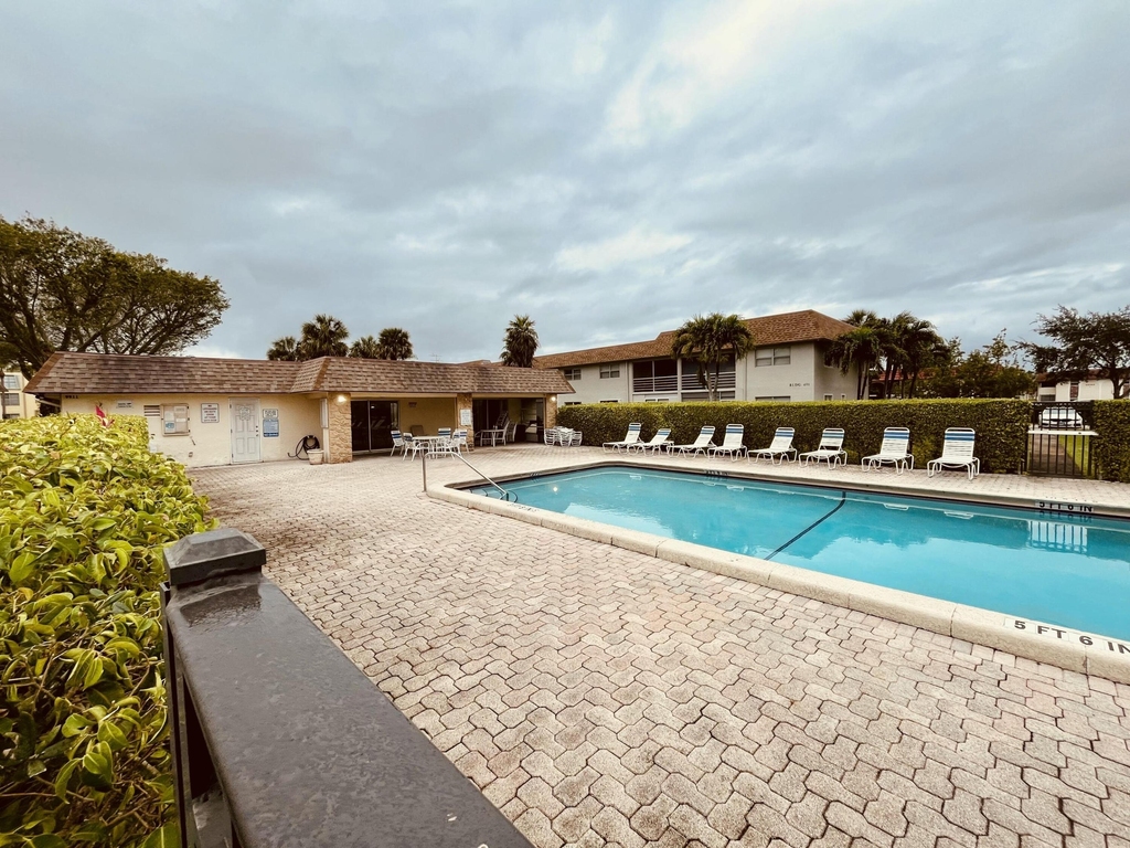 9911 Sandalfoot Boulevard - Photo 10