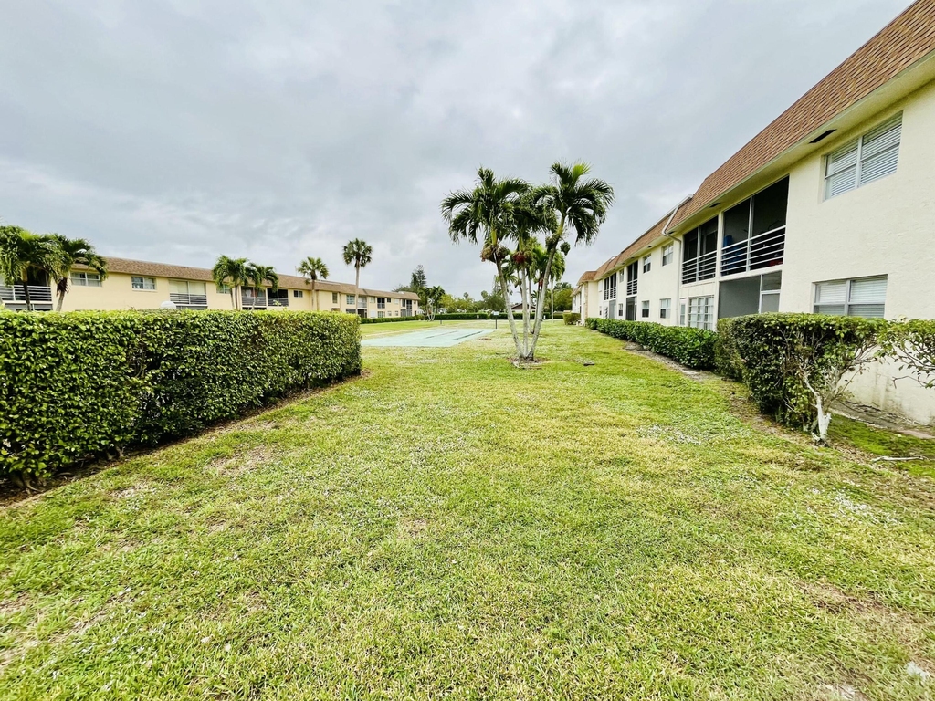 9911 Sandalfoot Boulevard - Photo 11