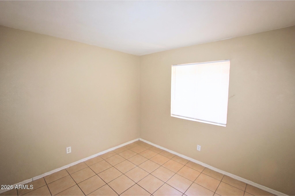 2747 E Chipman Road - Photo 4
