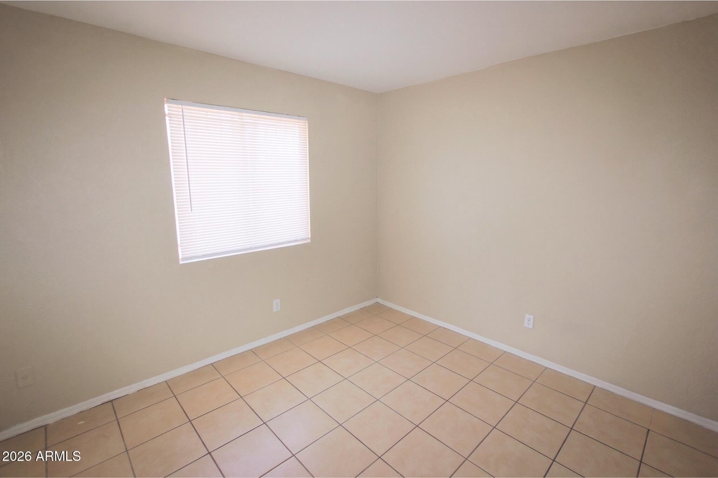 2747 E Chipman Road - Photo 3