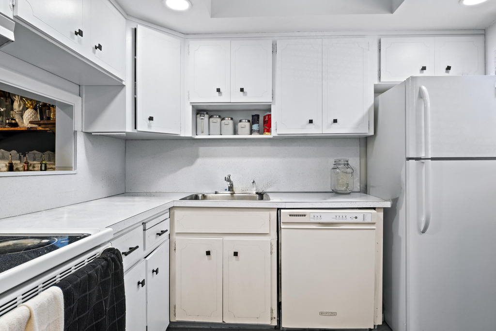 899 Se 2nd Avenue - Photo 2