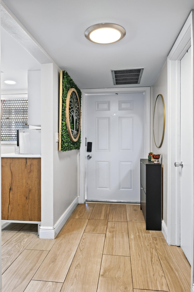 899 Se 2nd Avenue - Photo 1