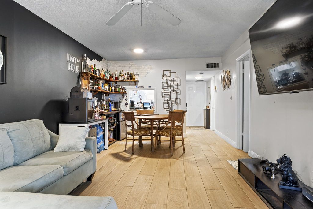 899 Se 2nd Avenue - Photo 0