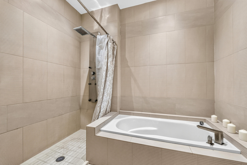8956 Collins Avenue - Photo 32