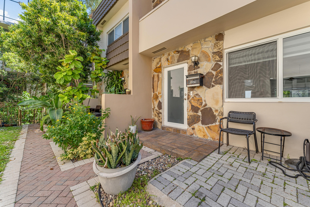 8956 Collins Avenue - Photo 7