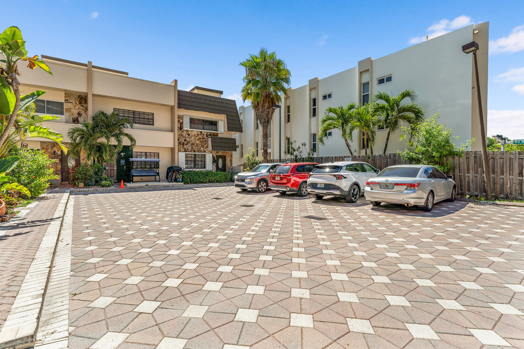 8956 Collins Avenue - Photo 5