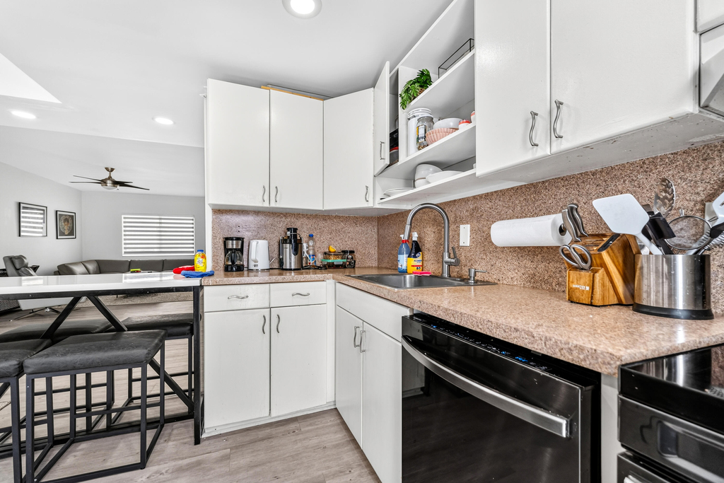 8956 Collins Avenue - Photo 18