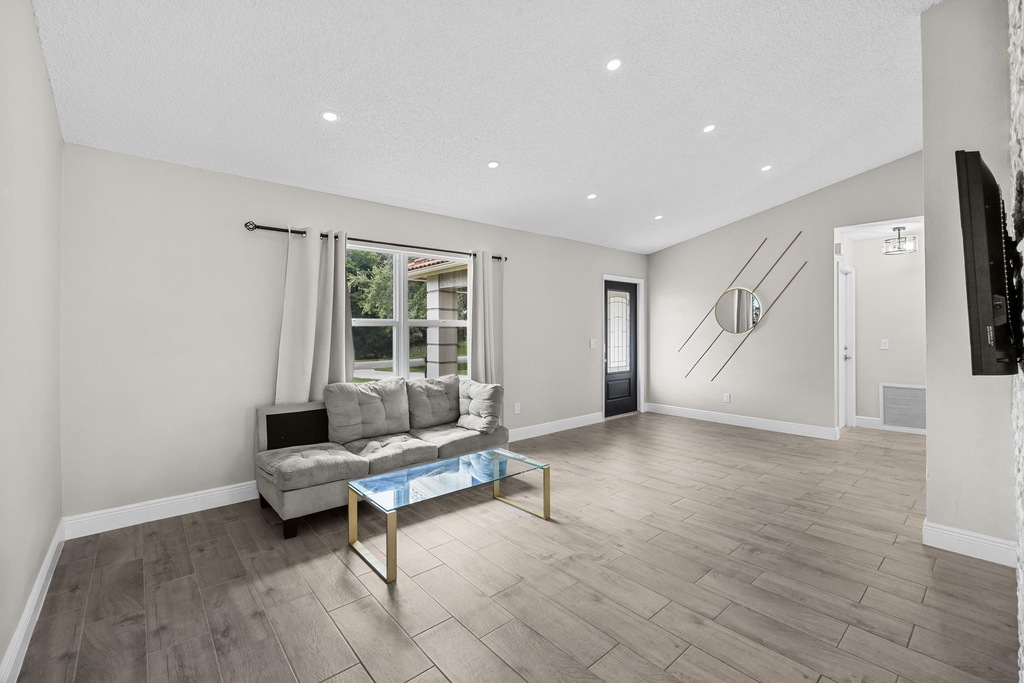 265 Sw Dalton Circle - Photo 4