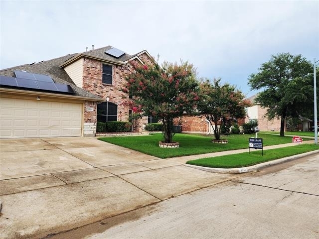 1024 Fair Oaks Drive - Photo 0