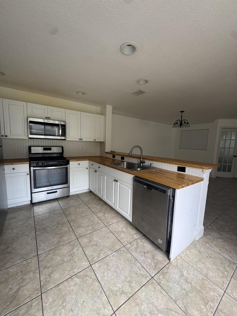 1733 Pointe West Way - Photo 11
