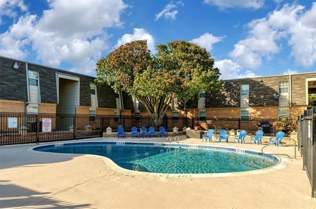 7048 Glenview Drive - Photo 2