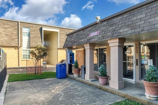 7048 Glenview Drive - Photo 1