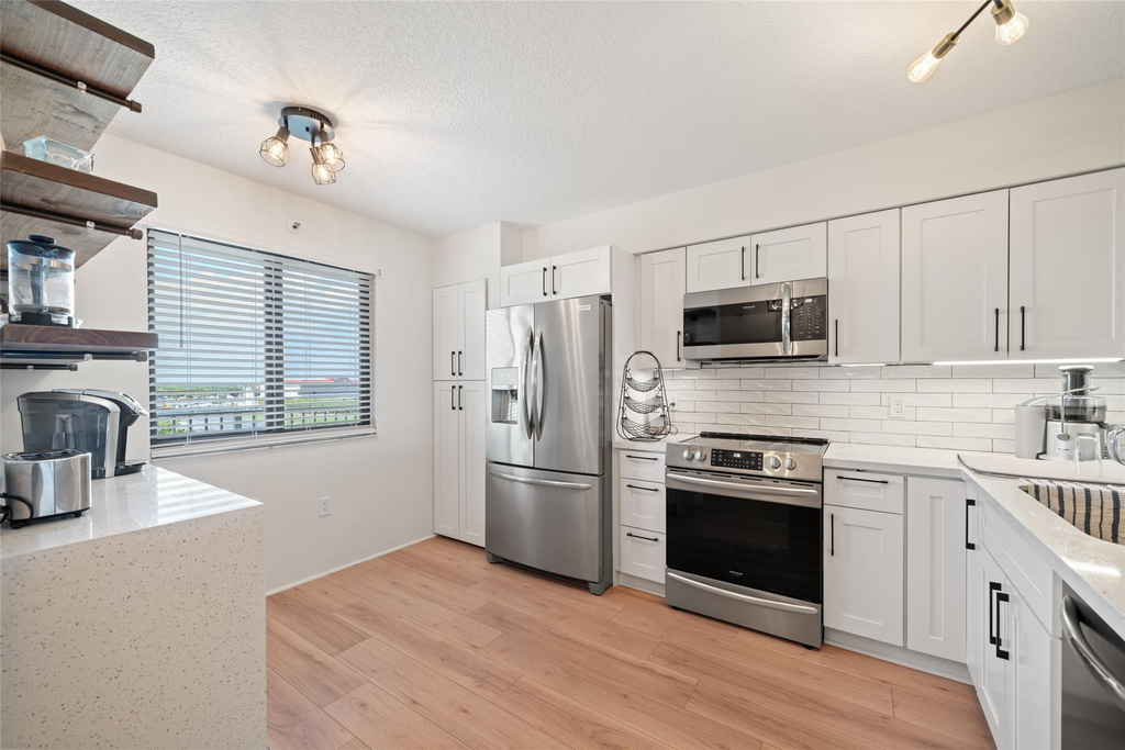 2240 N Cypress Bend Drive - Photo 2