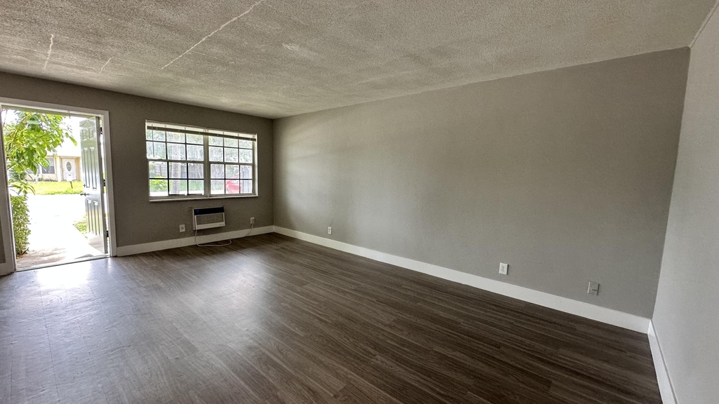 105 Ne 6th Avenue - Photo 2