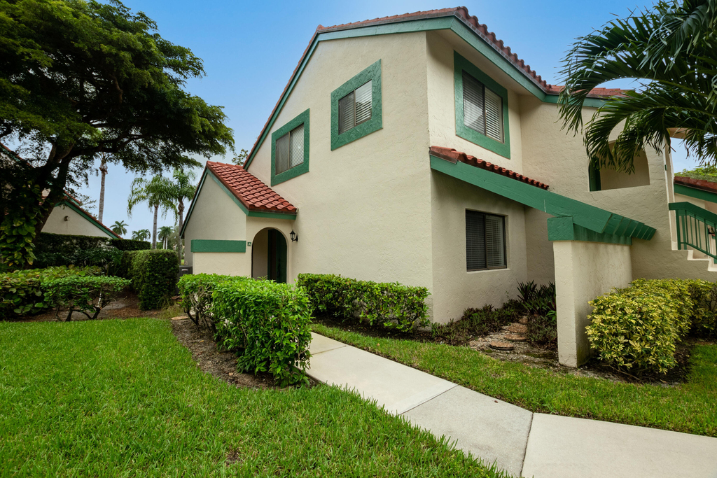 3 Lexington Lane E - Photo 1