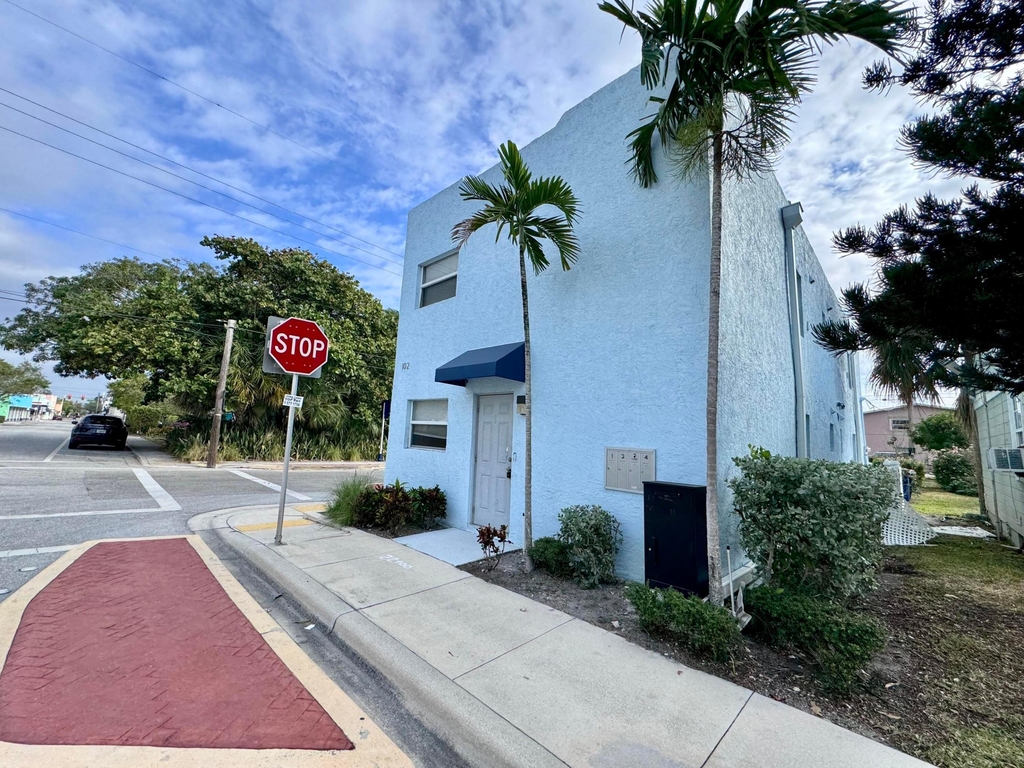 102 S K Street - Photo 0