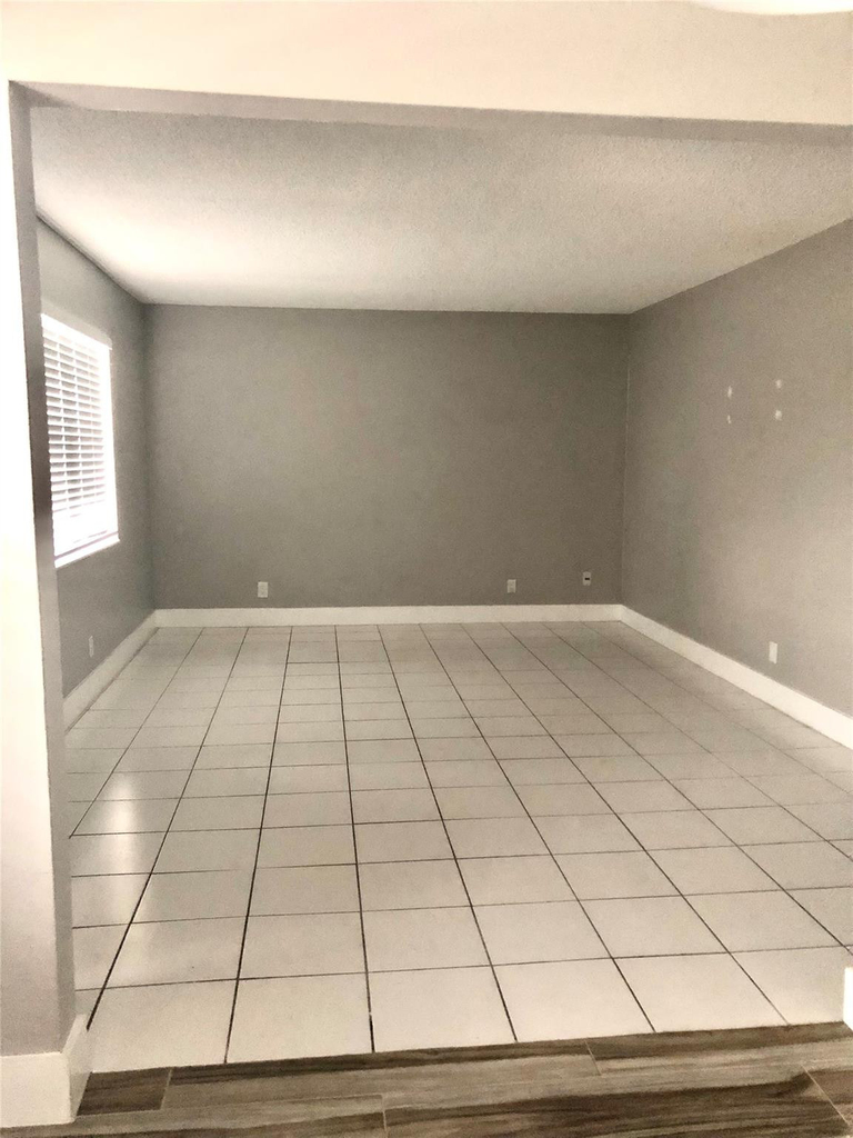 500 Ne 2nd Street - Photo 2