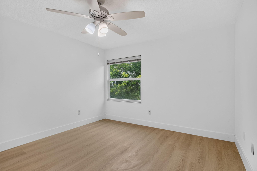 7087 Nw 78th Place - Photo 36