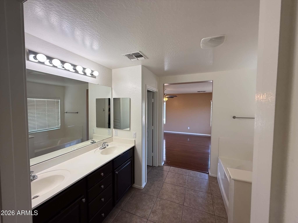 8821 S 40th Drive - Photo 12