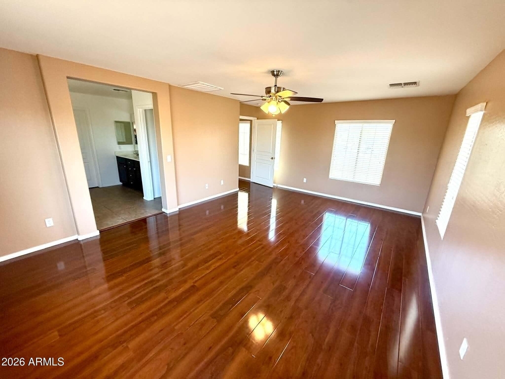 8821 S 40th Drive - Photo 9