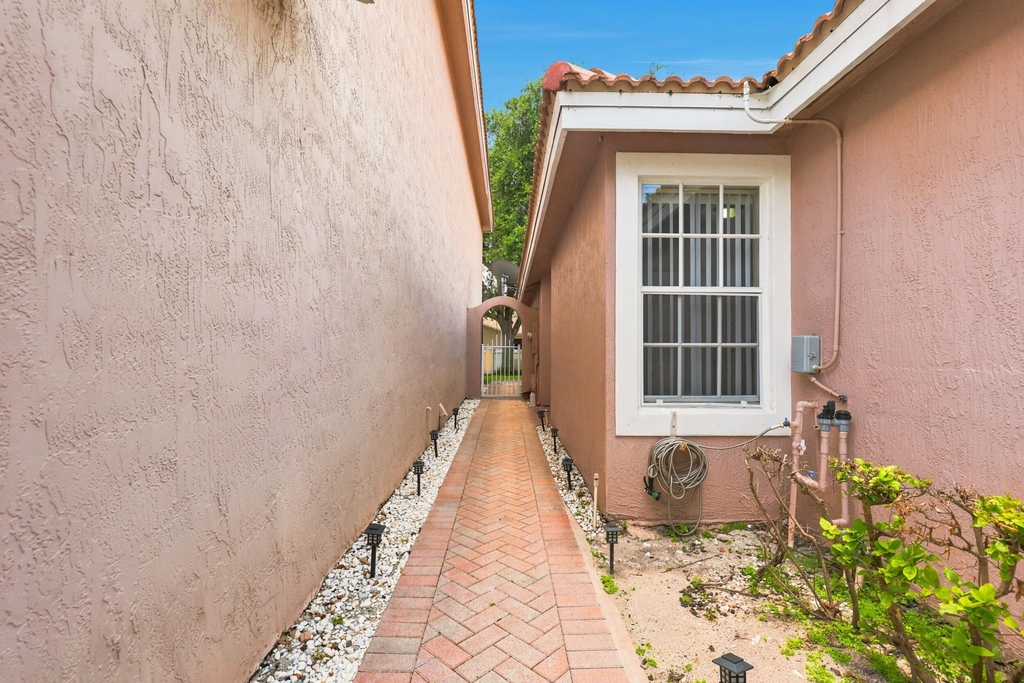 9312 Nw 54th Street - Photo 31