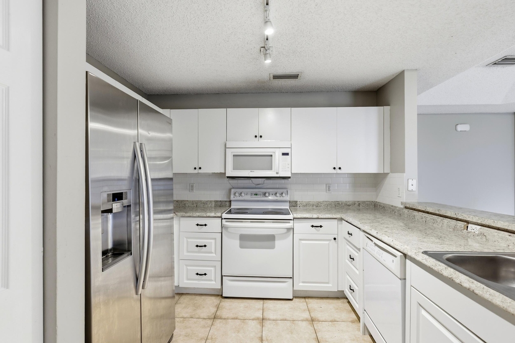 9312 Nw 54th Street - Photo 13