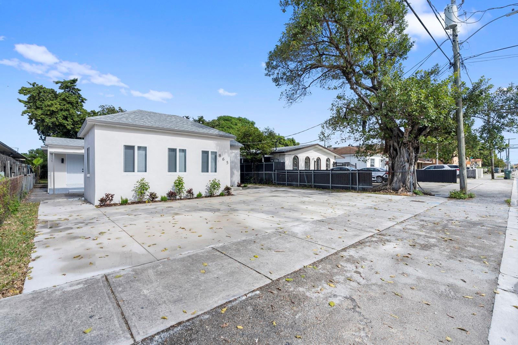 865 Se 12th Street - Photo 2