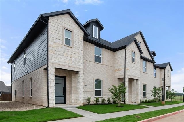 2333 Spring Park Boulevard - Photo 4
