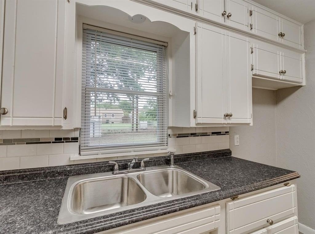 213 W Jacobs Drive - Photo 4