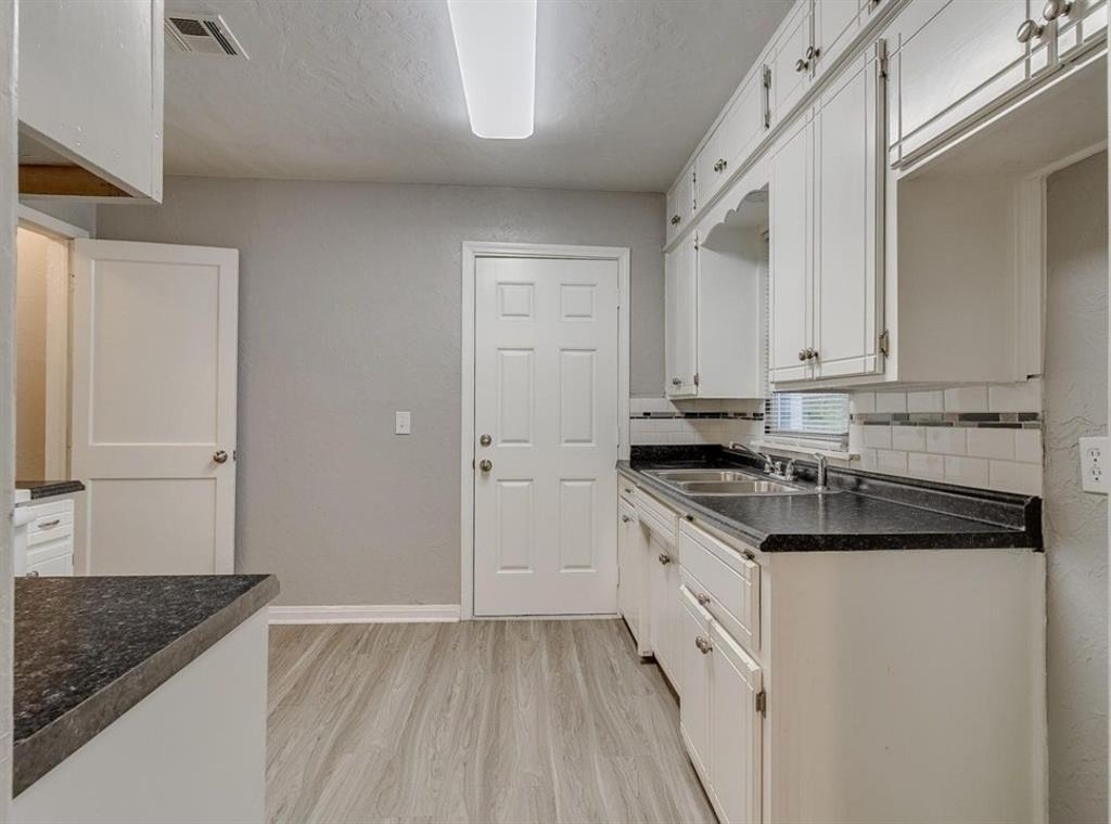 213 W Jacobs Drive - Photo 3