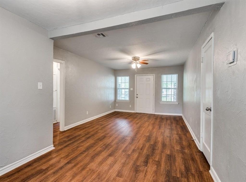 213 W Jacobs Drive - Photo 2