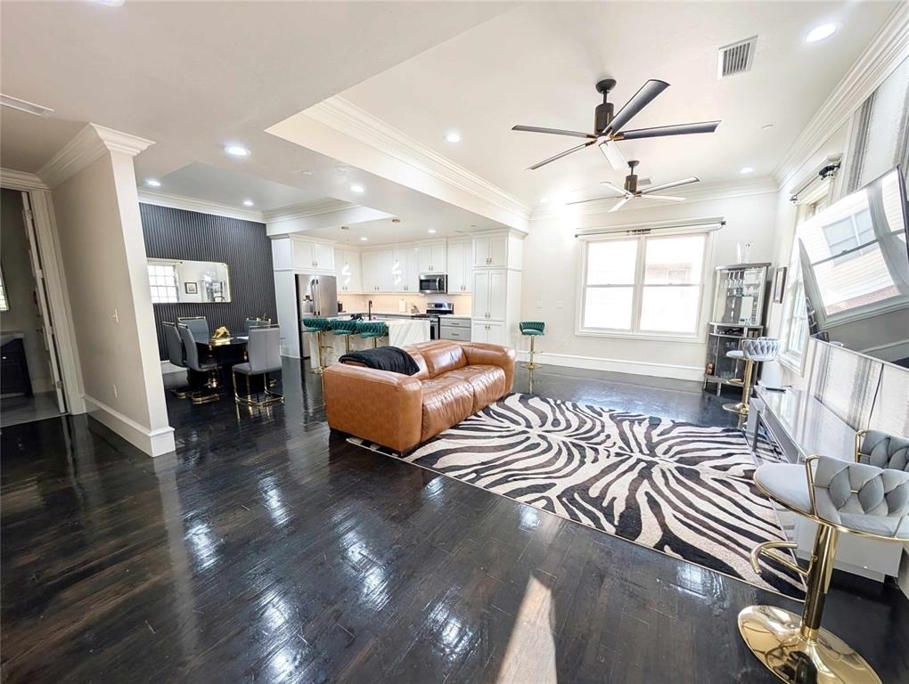 221 N Geary Avenue - Photo 3