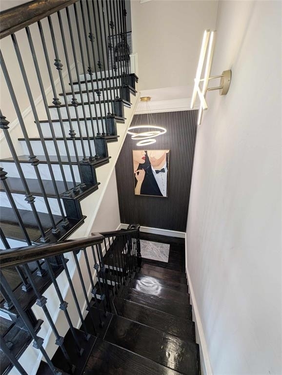 221 N Geary Avenue - Photo 2