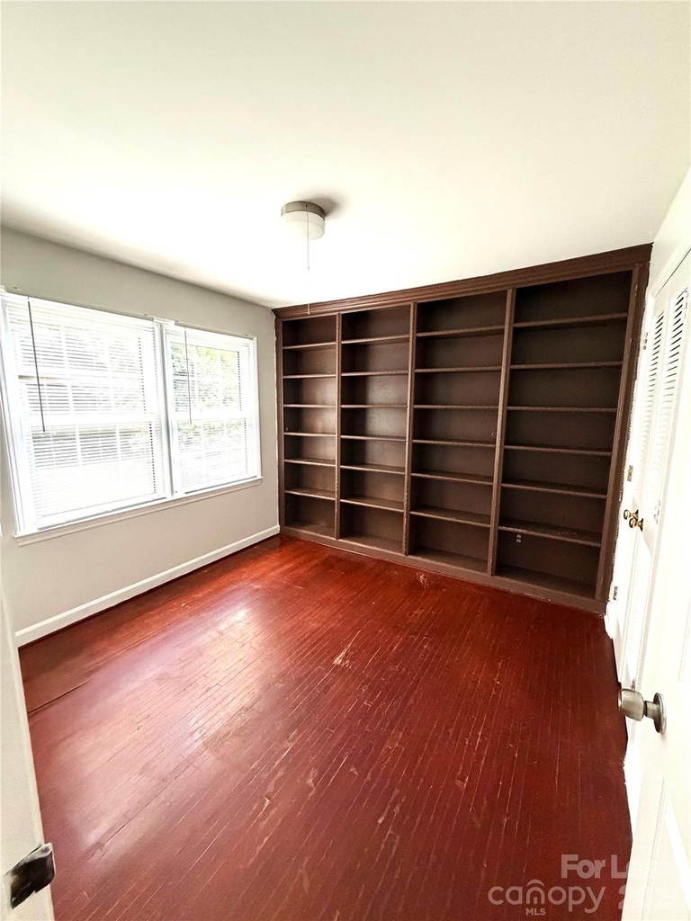 5016 Vescova Court - Photo 8