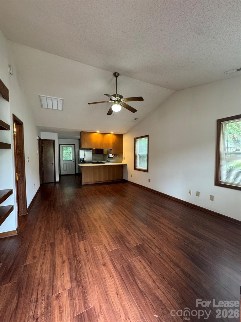 107 Bogey Lane - Photo 2