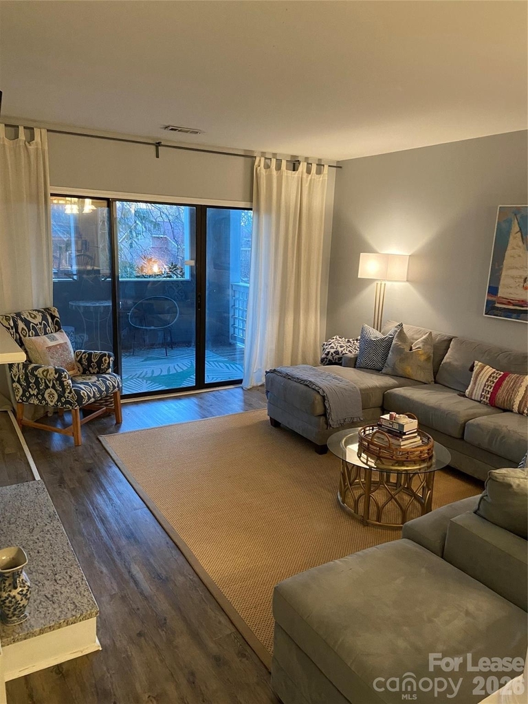 300 E Park Avenue - Photo 2